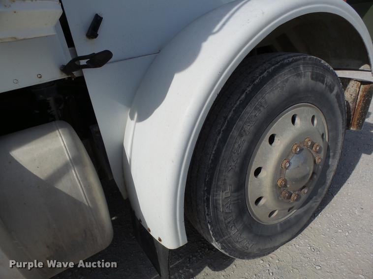 image for item K5641 1989 Peterbilt 357 semi truck