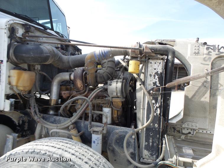 image for item K5641 1989 Peterbilt 357 semi truck