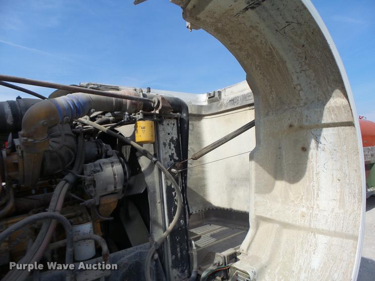 image for item K5641 1989 Peterbilt 357 semi truck