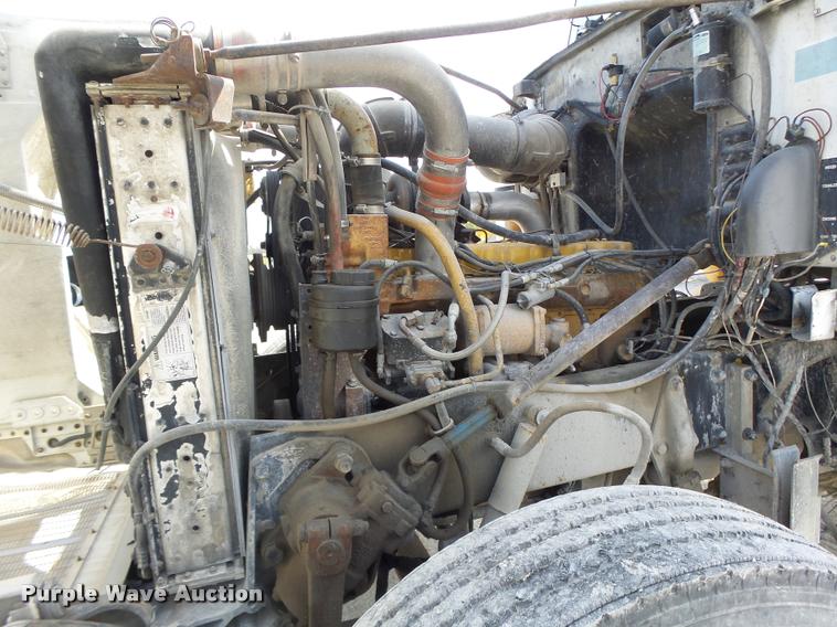 image for item K5641 1989 Peterbilt 357 semi truck