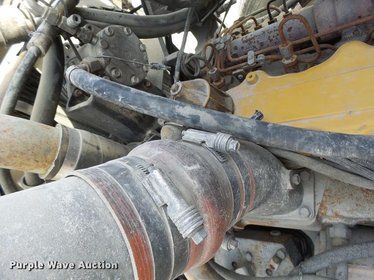 image for item K5641 1989 Peterbilt 357 semi truck