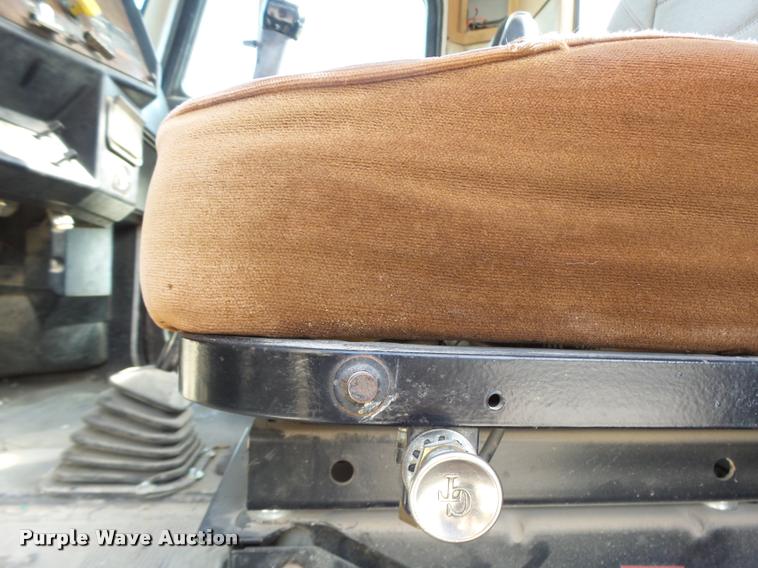 image for item K5641 1989 Peterbilt 357 semi truck