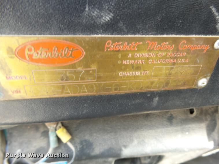 image for item K5641 1989 Peterbilt 357 semi truck