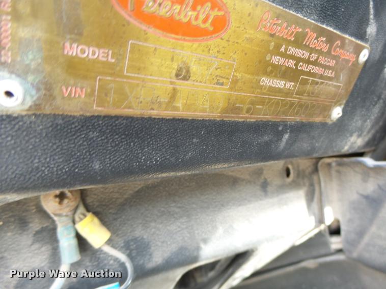 image for item K5641 1989 Peterbilt 357 semi truck