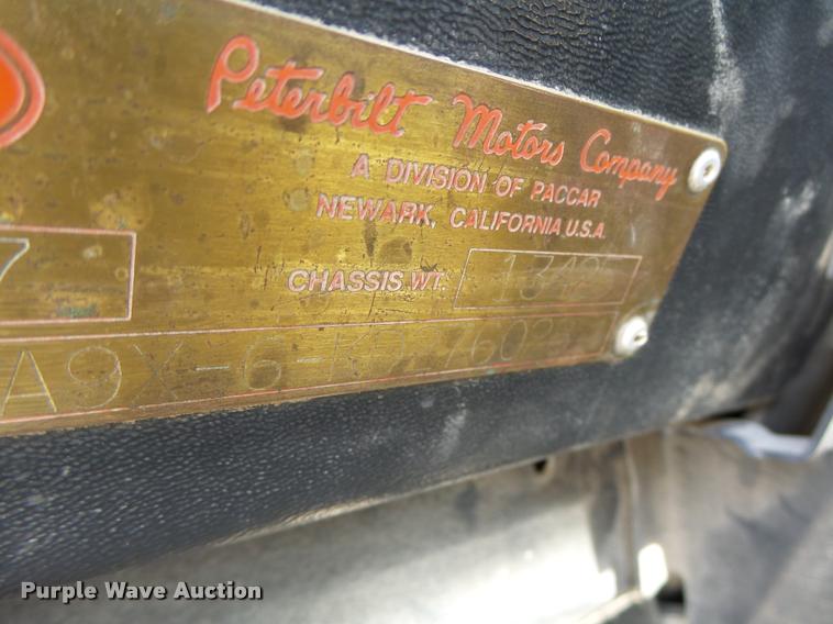 image for item K5641 1989 Peterbilt 357 semi truck