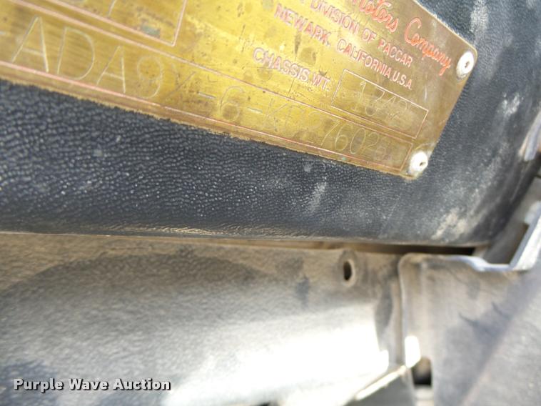 image for item K5641 1989 Peterbilt 357 semi truck