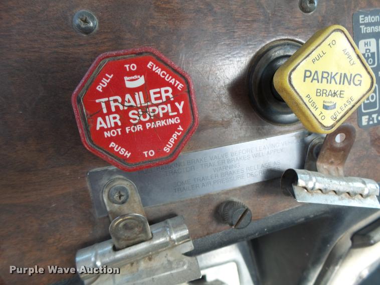 image for item K5641 1989 Peterbilt 357 semi truck