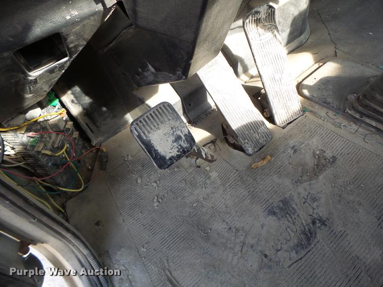 image for item K5641 1989 Peterbilt 357 semi truck