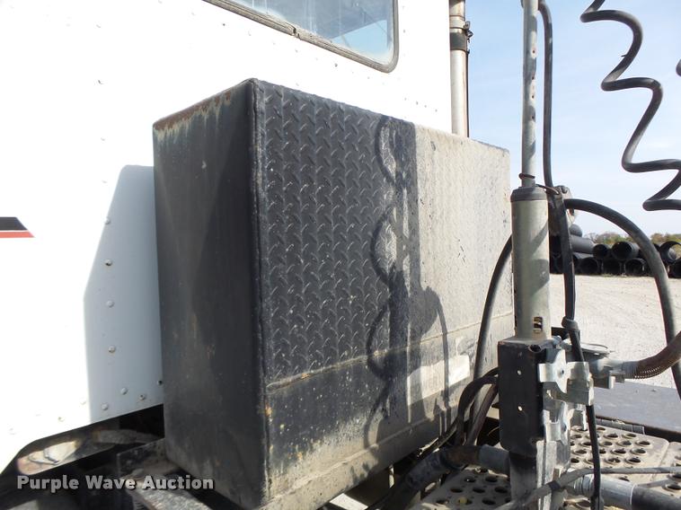 image for item K5641 1989 Peterbilt 357 semi truck