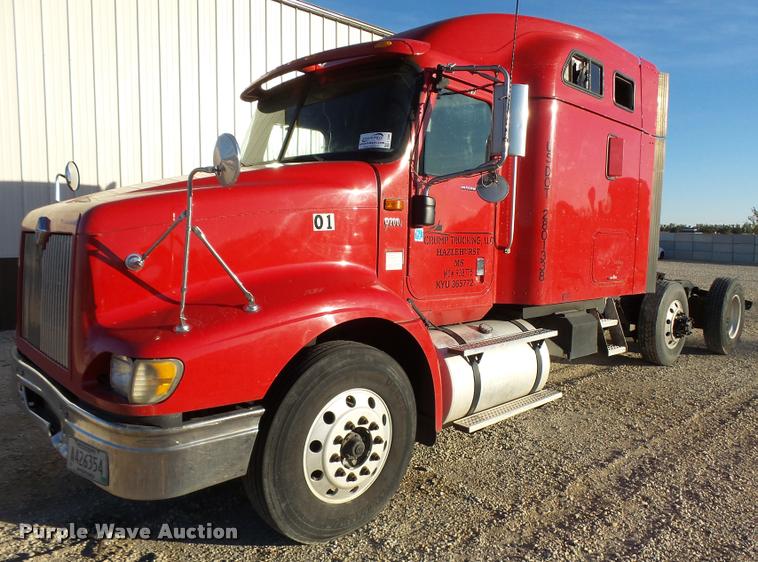 image for item L3290 2007 International 9200i semi truck