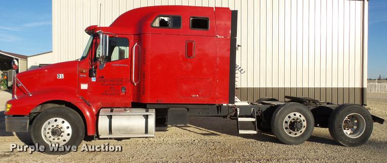 image for item L3290 2007 International 9200i semi truck