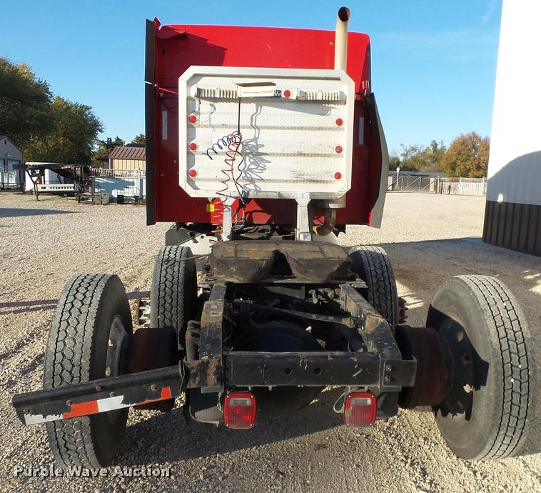 image for item L3290 2007 International 9200i semi truck