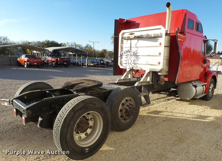 image for item L3290 2007 International 9200i semi truck