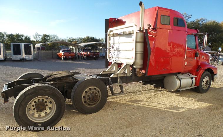 image for item L3290 2007 International 9200i semi truck