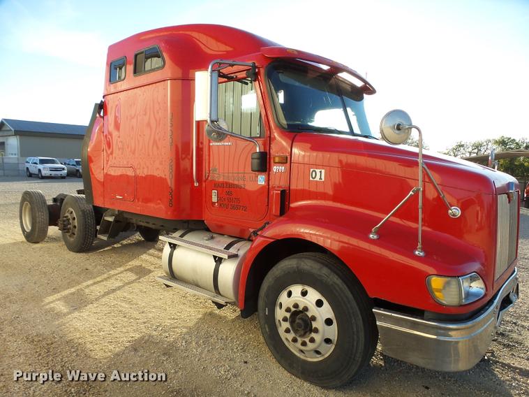 image for item L3290 2007 International 9200i semi truck