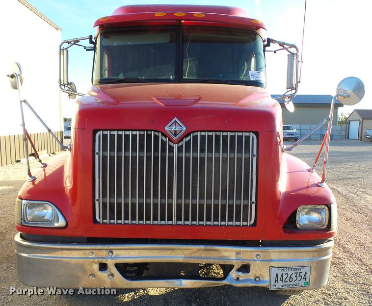 image for item L3290 2007 International 9200i semi truck