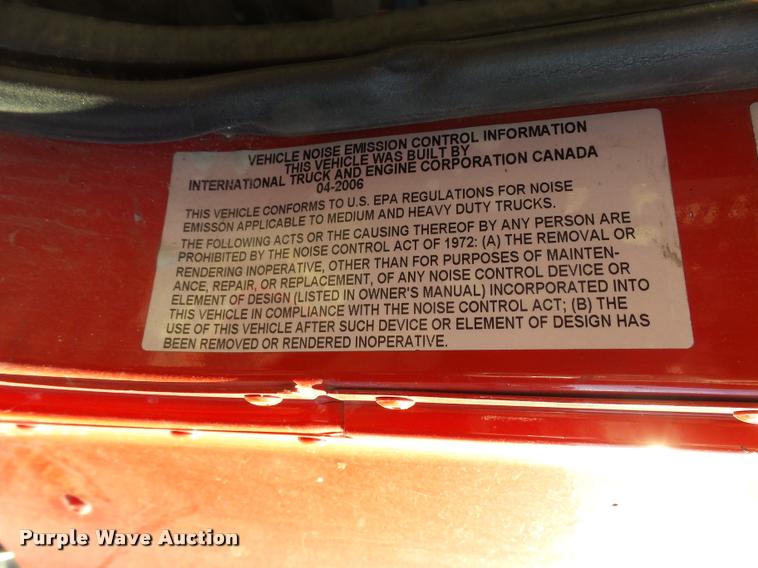 image for item L3290 2007 International 9200i semi truck