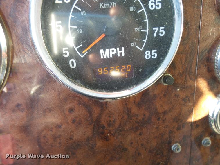 image for item L3290 2007 International 9200i semi truck