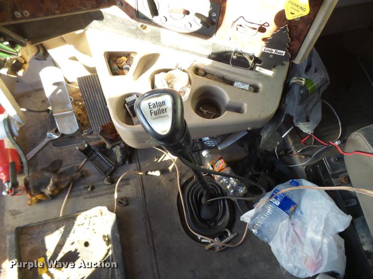 image for item L3290 2007 International 9200i semi truck