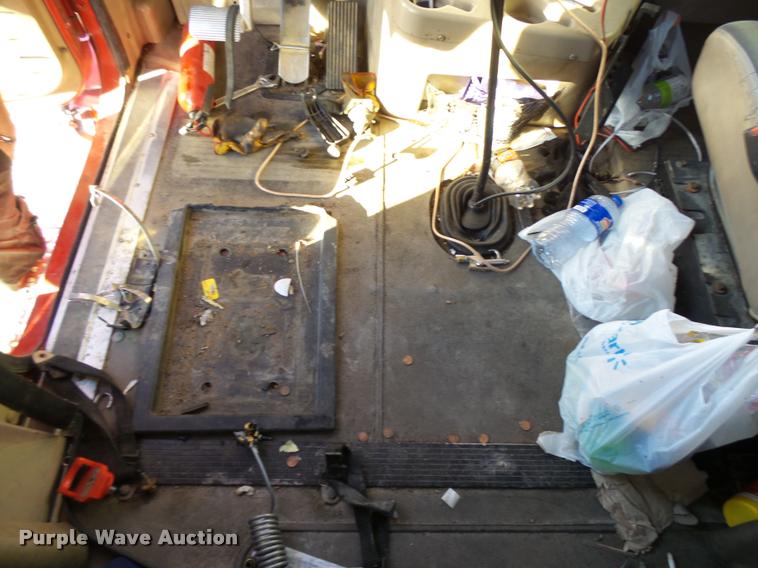 image for item L3290 2007 International 9200i semi truck