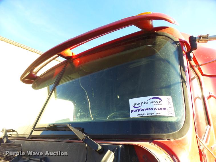 image for item L3290 2007 International 9200i semi truck