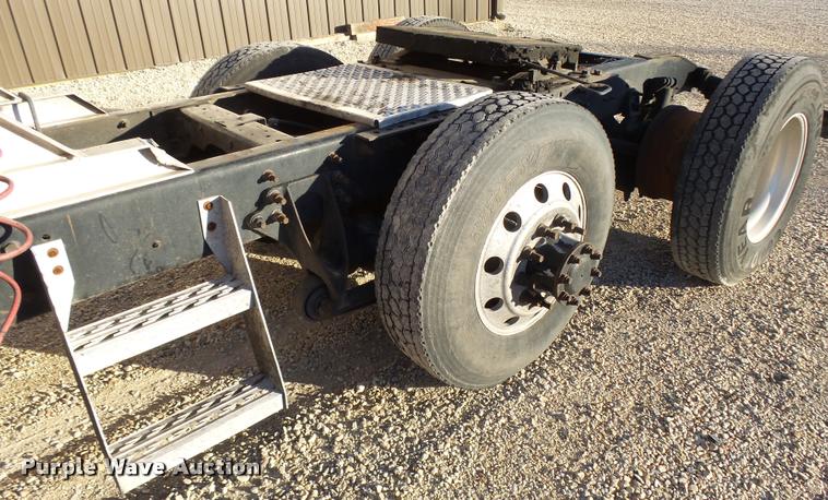 image for item L3290 2007 International 9200i semi truck