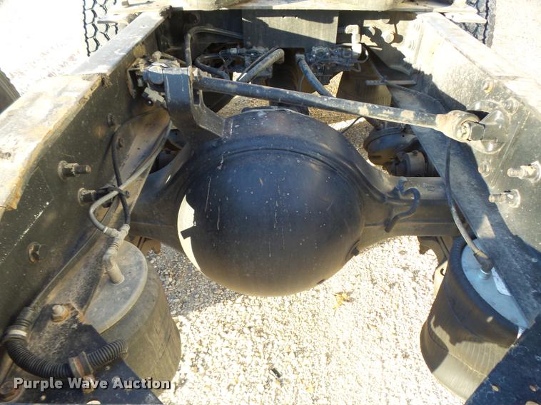 image for item L3290 2007 International 9200i semi truck