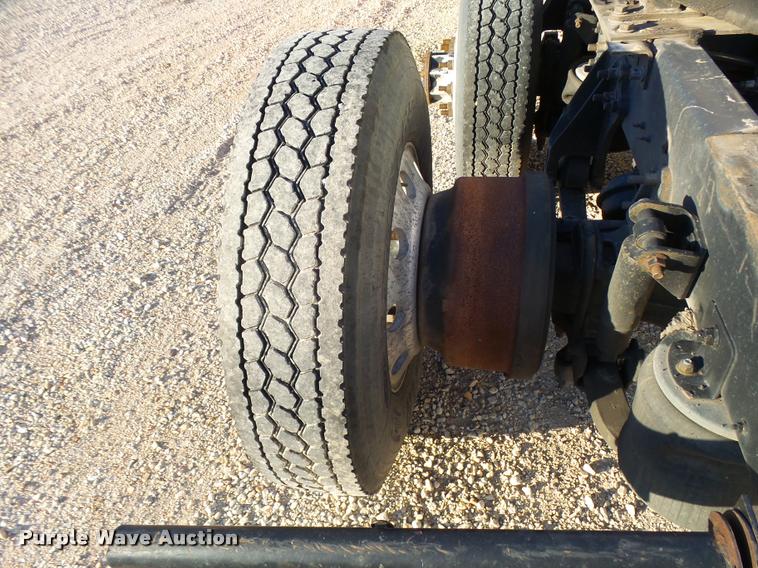 image for item L3290 2007 International 9200i semi truck