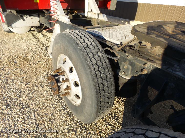 image for item L3290 2007 International 9200i semi truck