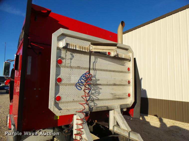 image for item L3290 2007 International 9200i semi truck