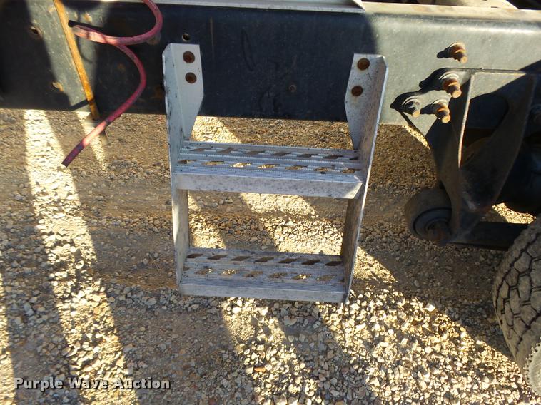 image for item L3290 2007 International 9200i semi truck