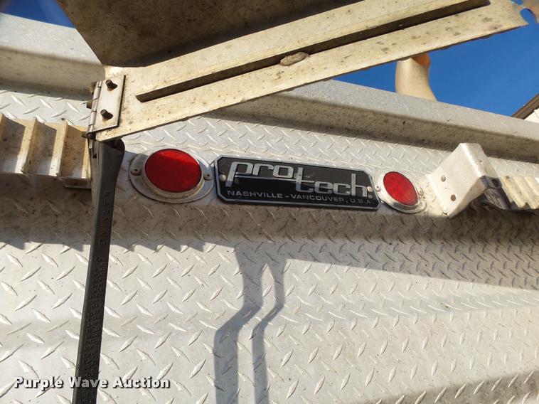 image for item L3290 2007 International 9200i semi truck