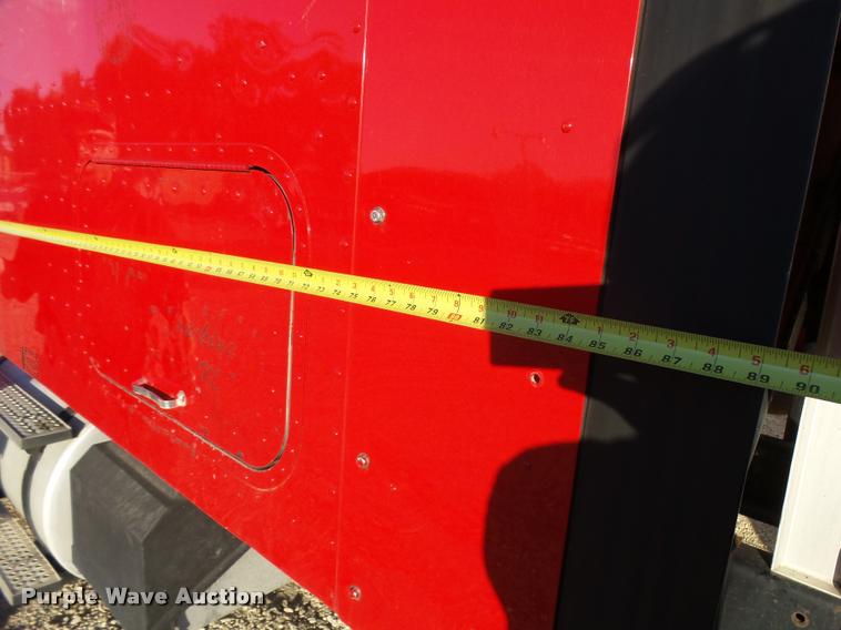 image for item L3290 2007 International 9200i semi truck