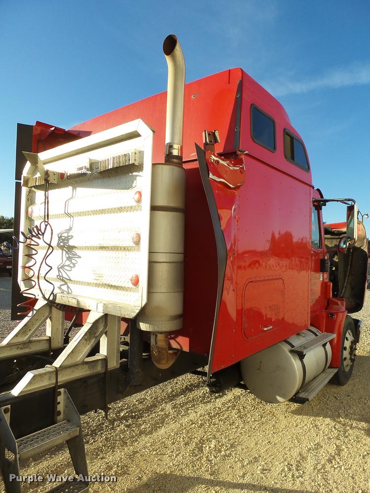 image for item L3290 2007 International 9200i semi truck