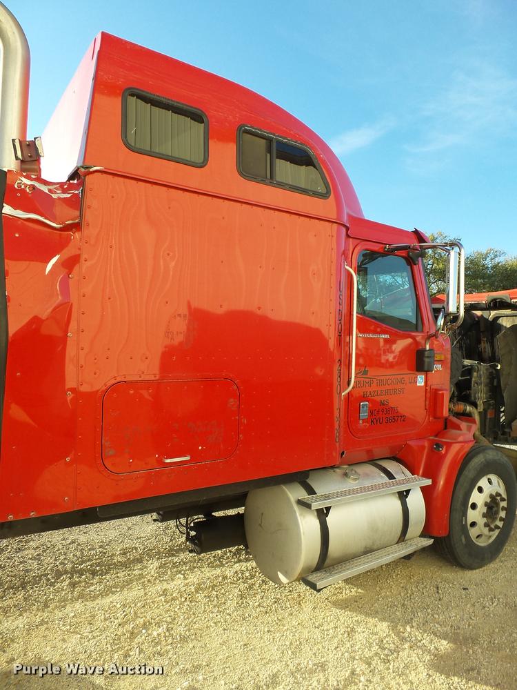 image for item L3290 2007 International 9200i semi truck