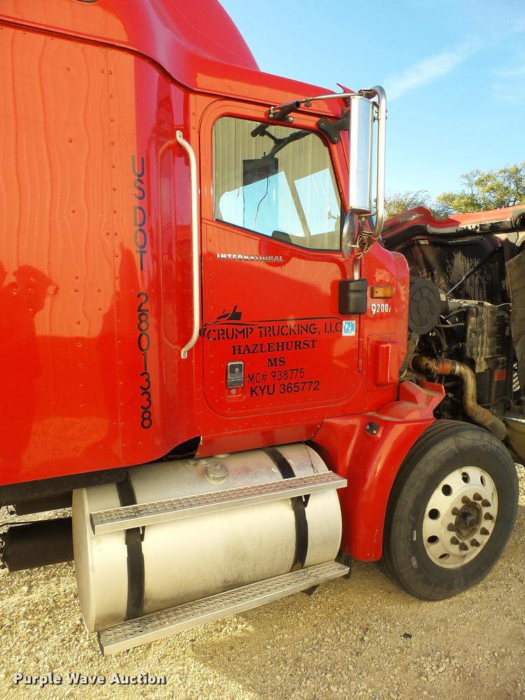 image for item L3290 2007 International 9200i semi truck