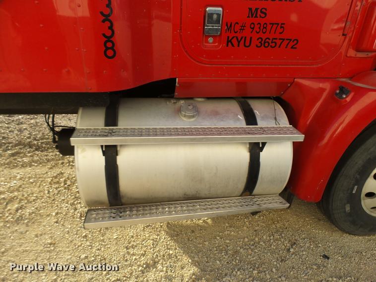 image for item L3290 2007 International 9200i semi truck