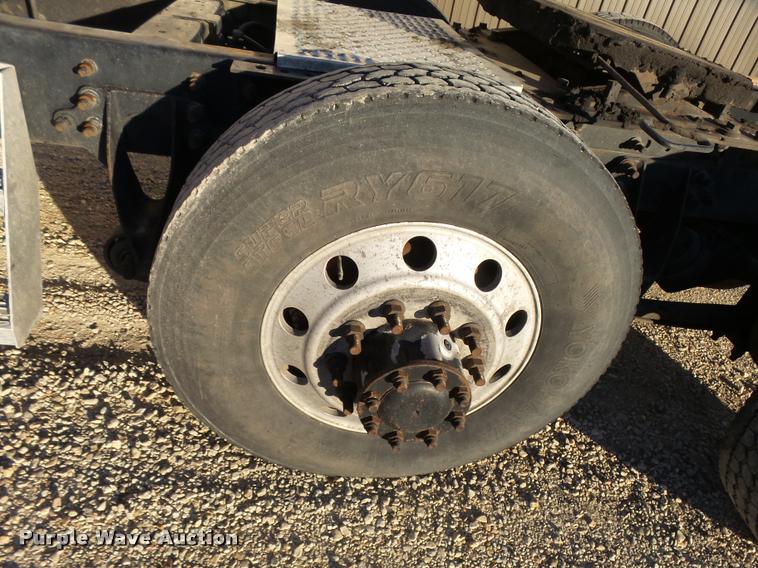 image for item L3290 2007 International 9200i semi truck