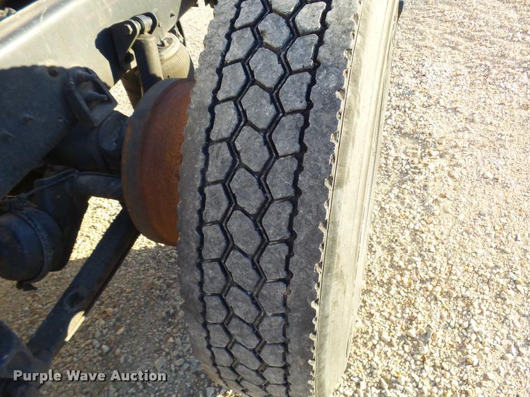 image for item L3290 2007 International 9200i semi truck