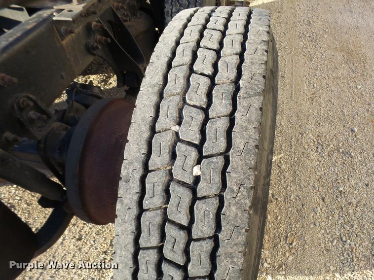 image for item L3290 2007 International 9200i semi truck