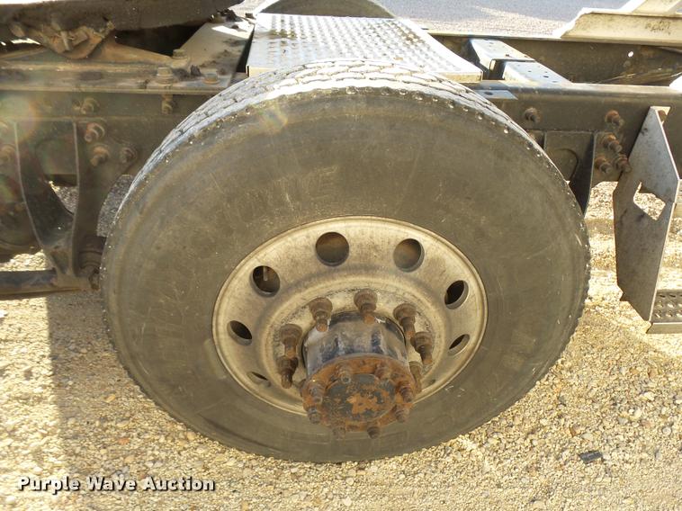 image for item L3290 2007 International 9200i semi truck