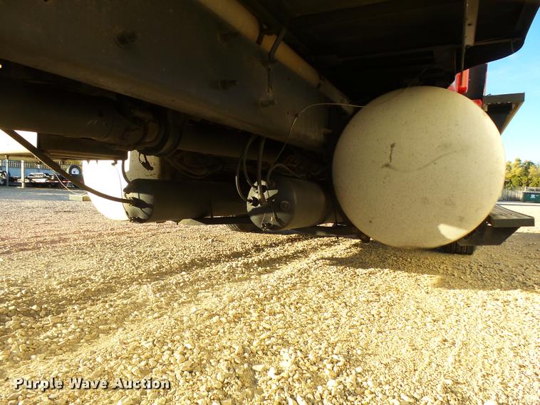 image for item L3290 2007 International 9200i semi truck