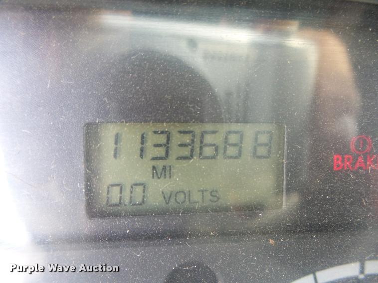 image for item L4115 2001 Freightliner Columbia 120 semi truck