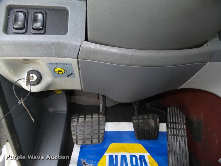 image for item L4115 2001 Freightliner Columbia 120 semi truck