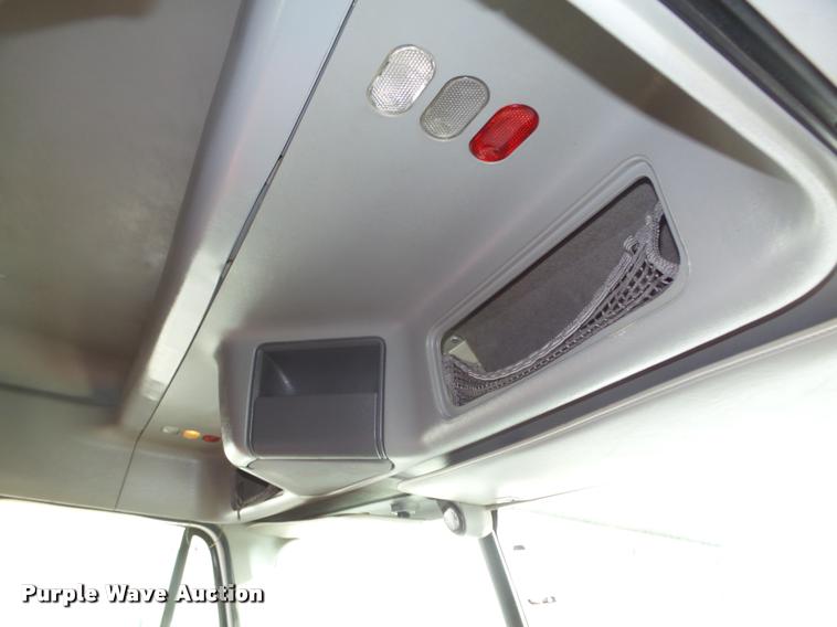 image for item L4115 2001 Freightliner Columbia 120 semi truck