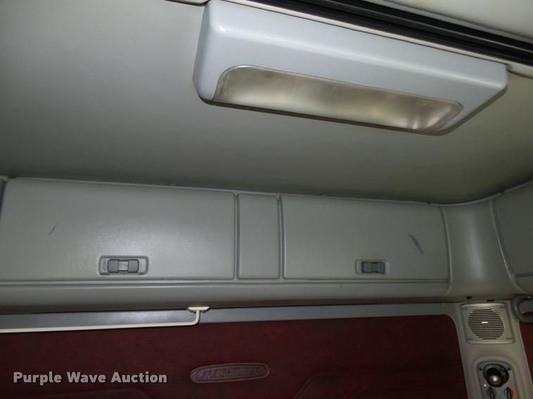 image for item L4115 2001 Freightliner Columbia 120 semi truck