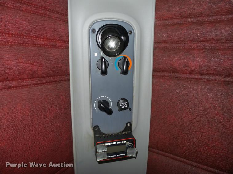 image for item L4115 2001 Freightliner Columbia 120 semi truck