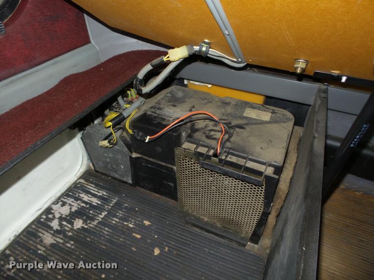 image for item L4115 2001 Freightliner Columbia 120 semi truck