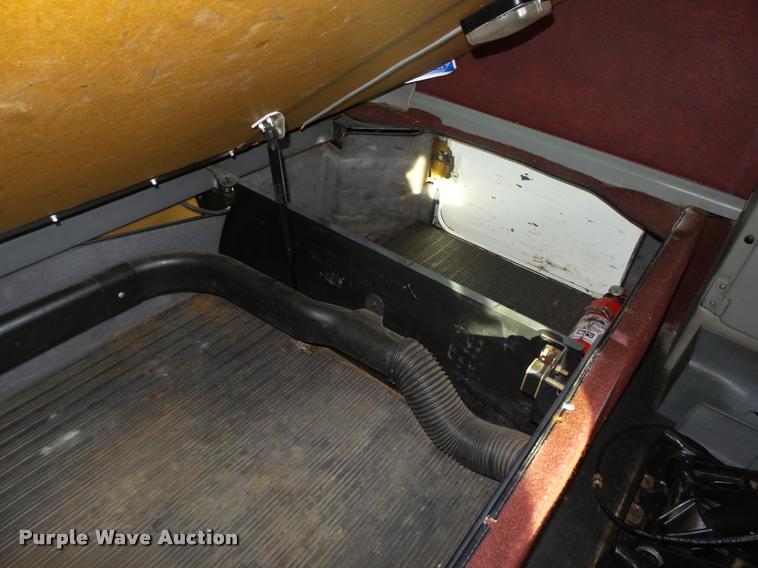 image for item L4115 2001 Freightliner Columbia 120 semi truck