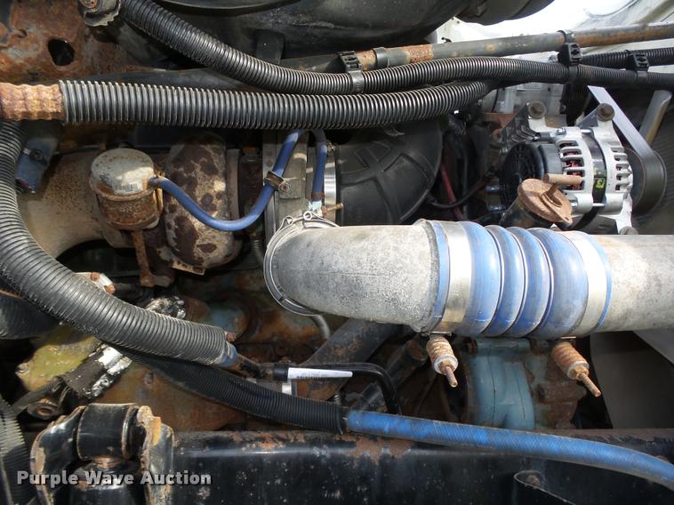 image for item L4115 2001 Freightliner Columbia 120 semi truck